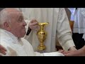 Pope Francis washes the feet of 12 women inmates on Holy Thursday  - 01:42 min - News - Video