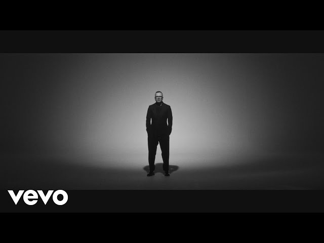Gigi D'Alessio - UN SELFIE CON LA VITA (Official Video)