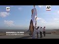 Ciudad natal de Shakira devela una estatua gigante de la estrella colombiana  - 01:25 min - News - Video