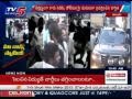 Mukkamala Swamiji's Daughter Fights with Traffic Police - Tanuku