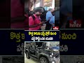 Delhi: నిమ్మకాయను తొక్కించబోయి.. కొత్త కారును ఫస్ట్ ఫ్లోర్ నుంచి పల్టీ కొట్టించిన యువతి | hmtv  - 00:56 min - News - Video