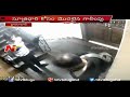 CCTV visuals of  robbery  at jewellery shop in Hyderabad