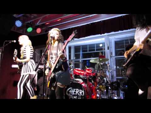 Cherri Bomb In One Ear Cage The Elephant Cover Live at the DNA Lounge 6/1/14 mp3