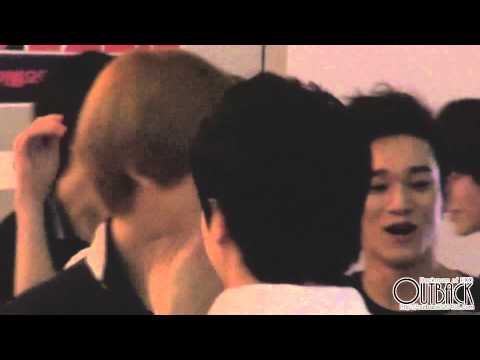 【FANCAM】120810 SM ART EXHIBITION everysing 갔다가 굿즈 구경하는 EXO