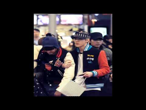 sekai - sehun help kai walking