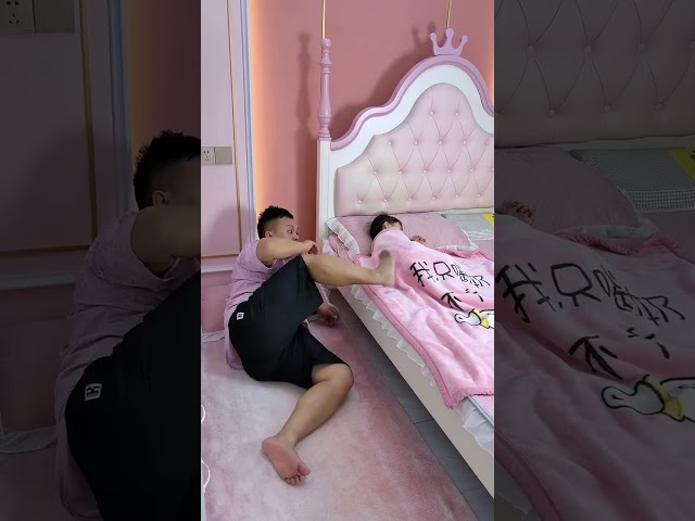 爸爸故意不蓋被子，試試閨女的反應，沒想到閨女也太暖心了 #爸爸帶娃 #家有萌娃 #快成長計劃