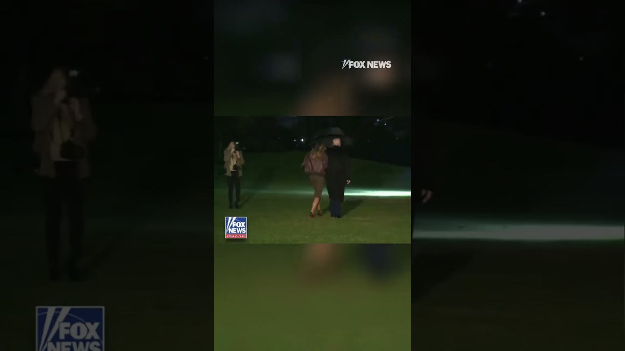 JUST IN: President Trump and first lady Melania Trump en route to Florida for Thanksgiving #shorts