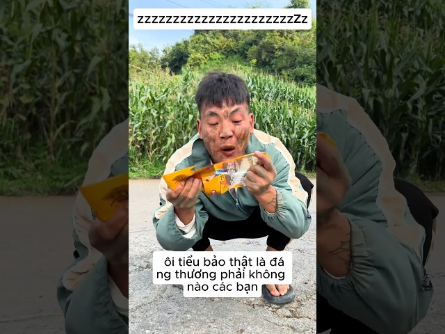 Tiểu Bảo Nhà Nghèo thèm Ăn Que Cay