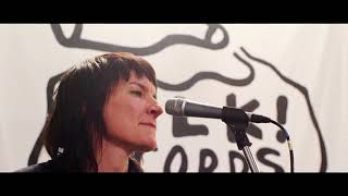 Jen Cloher - Analysis Paralysis (Live at Milk! Records)