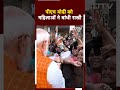 Ahmedabad में PM Modi ने मतदान करने के बाद महिलाओं से बंधवाई राखी | Lok Sabha Election
