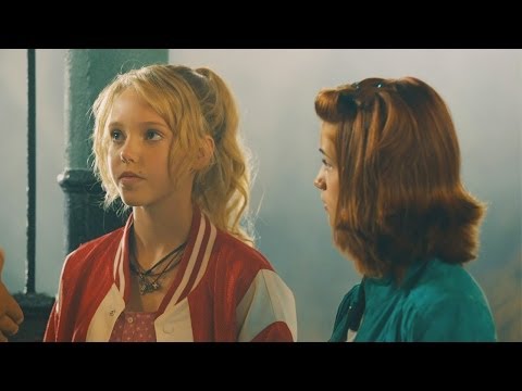 Bibi und Tina - Filmclip: Bibi und Kakmann wetten um Socke | HD