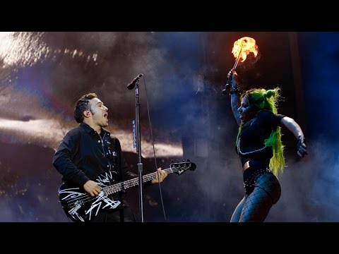 Fall Out Boy - Irresistible (Reading + Leeds 2016)