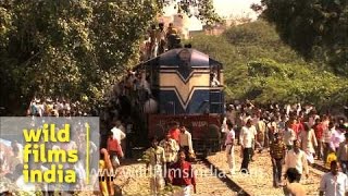 見識一下印度人是怎麼搭火車的