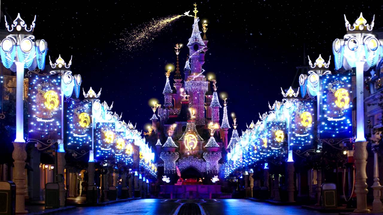 Disneyland Paris - Parade de Noel - Chante , c'est Noel - YouTube