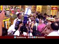 యాదాద్రిలో  సతీసమేతంగా స్వామి వారికి పట్టు వస్త్రాలు సమర్పించిన సీఎం రేవంత్ | CM Revanth @ Yadadri - 19:13 min - News - Video