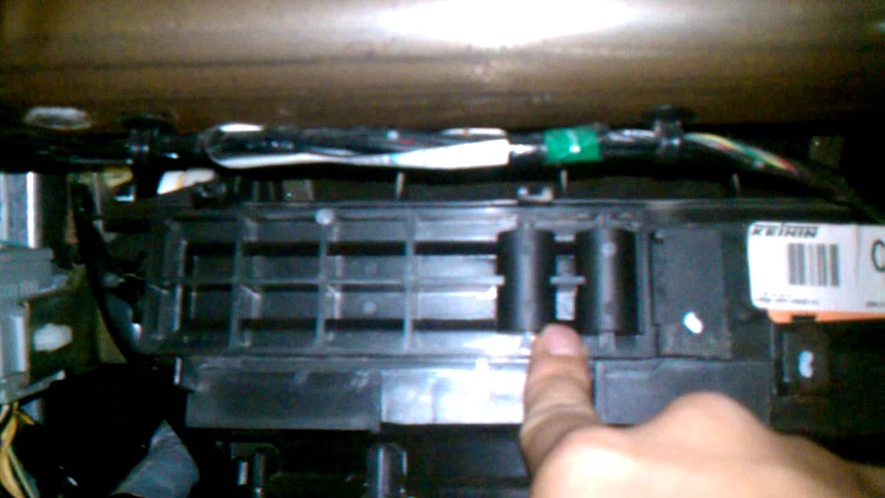 How to replace cabin air filter honda civic 2005 #1