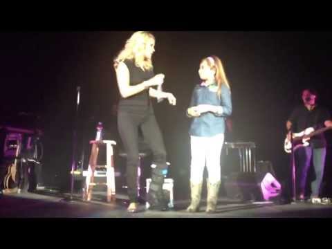 Little Girl sings for Carrie Underwood and takes over the stage. Genesis Keren Nava #AmericanIdol