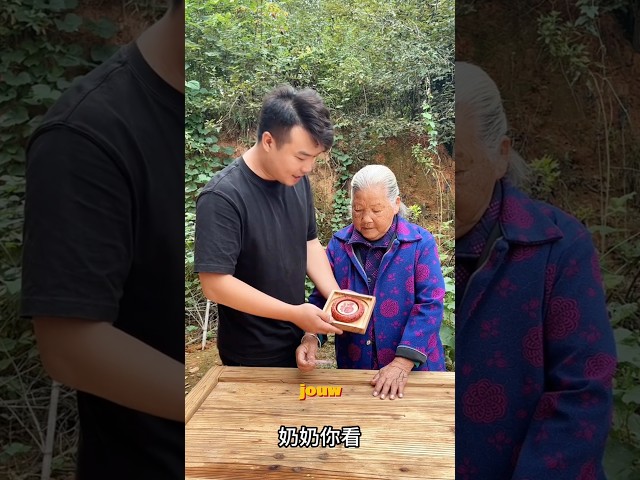 Ik heb een houten armband 🪵 voor oma 👵❤️ gemaakt.