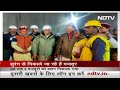 Uttarkashi Tunnel Rescue: सुरंग से करीब 400 घंटे बाद बाहर आए मजदूरों की पहली तस्‍वीर आई सामने - 06:04 min - News - Video
