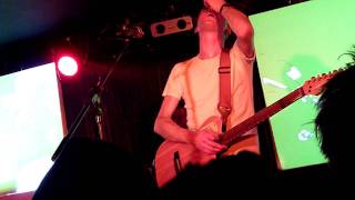 Tom Vek - Nothing But Green Lights (live at Manchester Ruby Lounge, 13 June 2011)