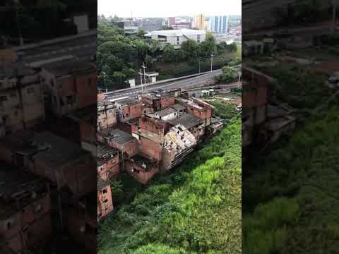 Prédio de cinco andares desaba em Salvador durante chuva