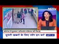 Madhya Pradesh: Betul में बदमाशों की दबंगई, कॉलेज में घुसकर प्रोफेसर की पिटाई  - 01:23 min - News - Video