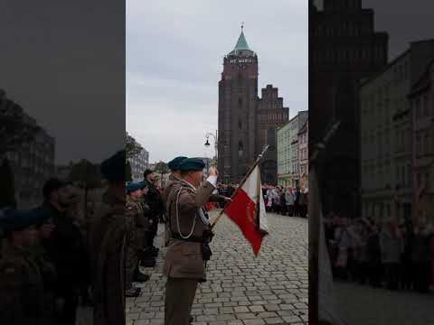 Kadr z filmu Chojnowianie  śpiewają Hymn Polski 11.11.2018