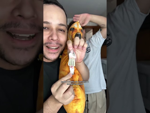 Vendo se tem filhote dentro da almofada de cachorra caramela
