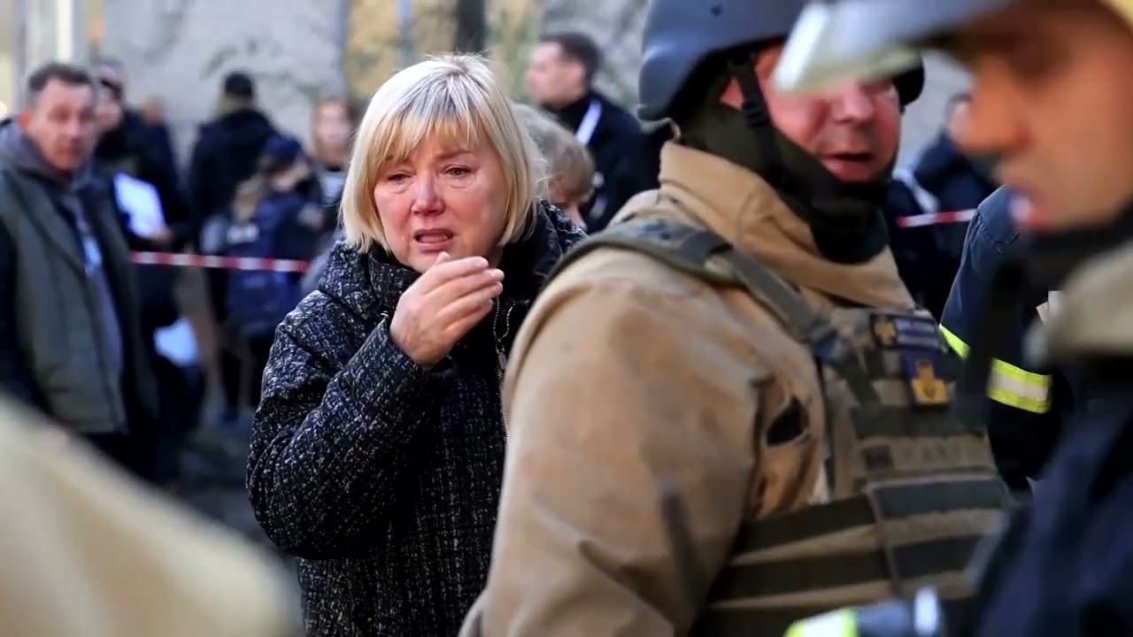 Rescuers recover bodies after Russian attack on Zaporizhzhia | REUTERS