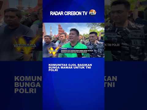 Komunitas Ojol Bagikan Bunga Mawar untuk TNI POLRI