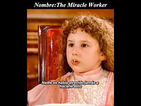 La niña abofeteó a la maestra. La maestra le devolvió la palmada.