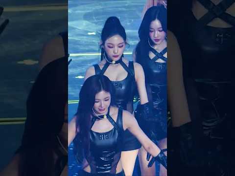 ANDLESS tripleS s24 지연 'girls never <strong>dive</strong>' 1 공연 #shorts #triples #girlsneverdive #s24 #지연 #트리플에스