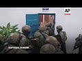 Por segundo día cientos de policías y militares intervienen la cárcel más peligrosa de Ecuador - 01:25 min - News - Video