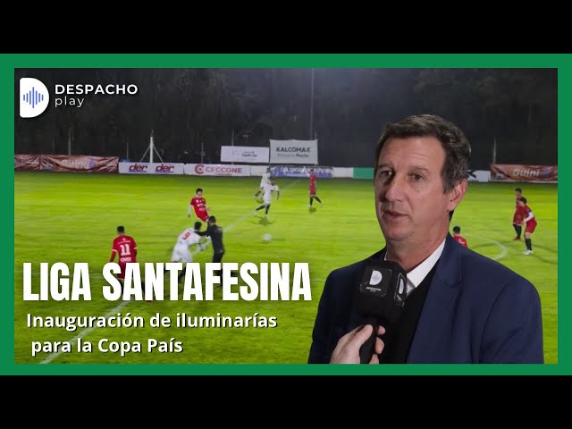La liga Santafesina de futbol inauguró las luminarias de cancha uno con la organización de la Copa País. 

La semana pasada se utilizó la cancha 1 del predio Nery Alberto Pumpido para disputar el primer juego de la Copa País. Además del evento deportivo, se destaca la inauguración de las luminarias del estadio. 

Luego de la ceremonia dialogamos con Leandro Birollo, presidente de la Liga y con Fernando Nogara referente de las selecciones Santafesinas.