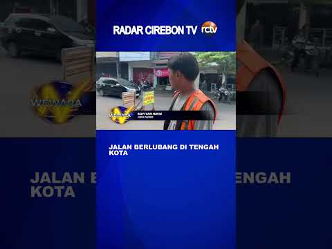 Jalan Berlubang di Tengah Kota