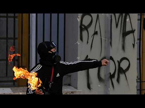 درگیری پلیس آلبانی با معترضان در تیرانا همزمان با ورود ناآرامی‌ها به روز ششم