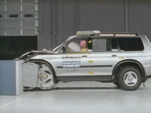 Video Crash Test Mitsubishi Montero Sport 1996 - 2004