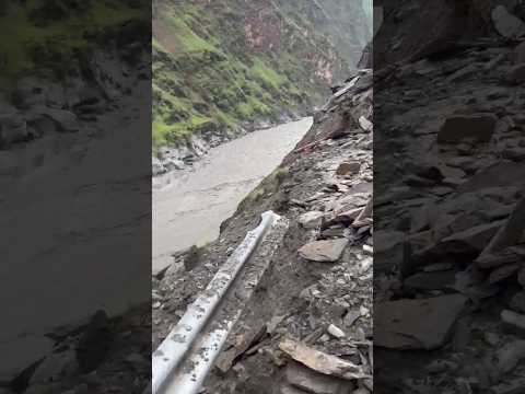 heavy landslide....#barsaat #roadsafety #landslide #riverside