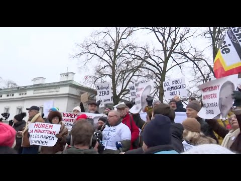 Nienawistni sympatycy Tuska spotkali się z Żurkiem. Czego dotyczył ich protesty? Zabrakło argumentów