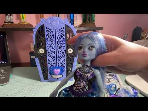 Unboxing Monster High Monster Mysteries Abbey Bominable