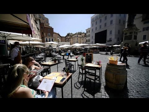 İtalya’da restoranlar Covid-19 önlemlerinin gevşetilmesiyle birlikte teraslarını açmaya başla…