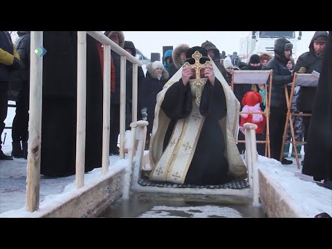 Православные готовятся к празднику Крещения Господня и традиционным купаниям.