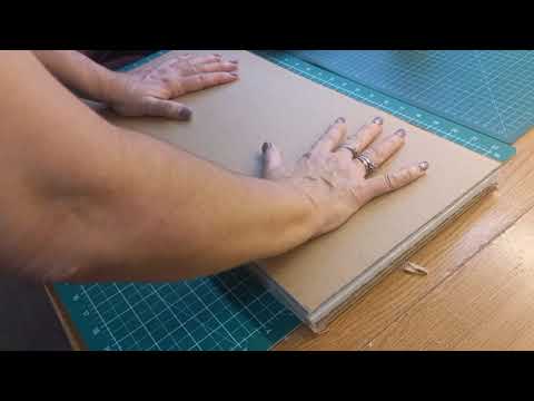 Как я сделала полочку из картона своими руками.