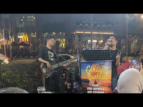Santai Bersama Buskers Sambil Minum Kopi
