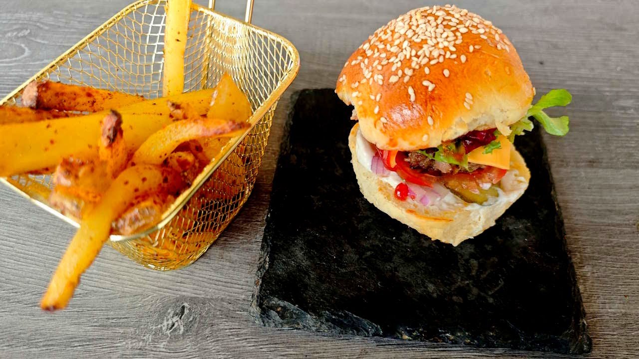 Mini burger místo chlebíčků. Sousedka se mnou pak týden nemluvila | @zadnyspeky