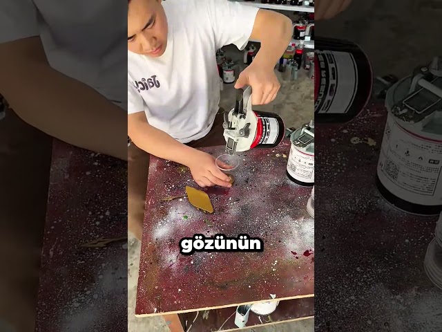 Bir Bardak Boya ile Arabasını Tamir Ediyor 😱
