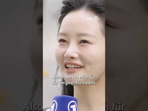 #concertdeparis #violinist Bomsori on her instrument