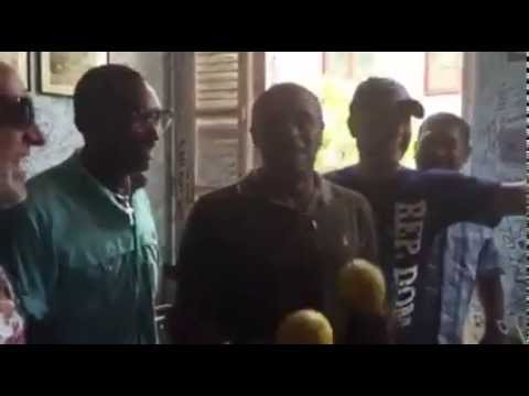 Recibimiento a José Alberto "El Canario" en La Bodeguita del Medio, Cuba