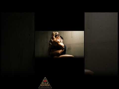 strongwomen kiss #ellamanda #strongwoman #musclewoman #gym #fuerzafemenina