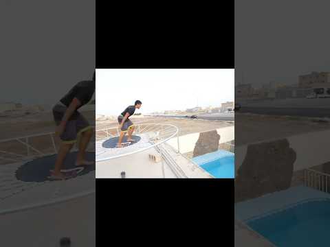 اصغر نطيطة على المسبح 😂😍